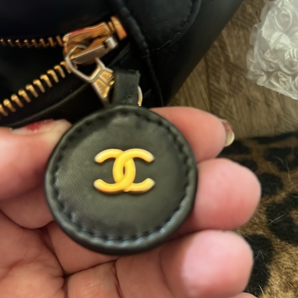 Beautiful Lambskin leather CHANEL Vanity in very good used condition - Picture 11 of 11